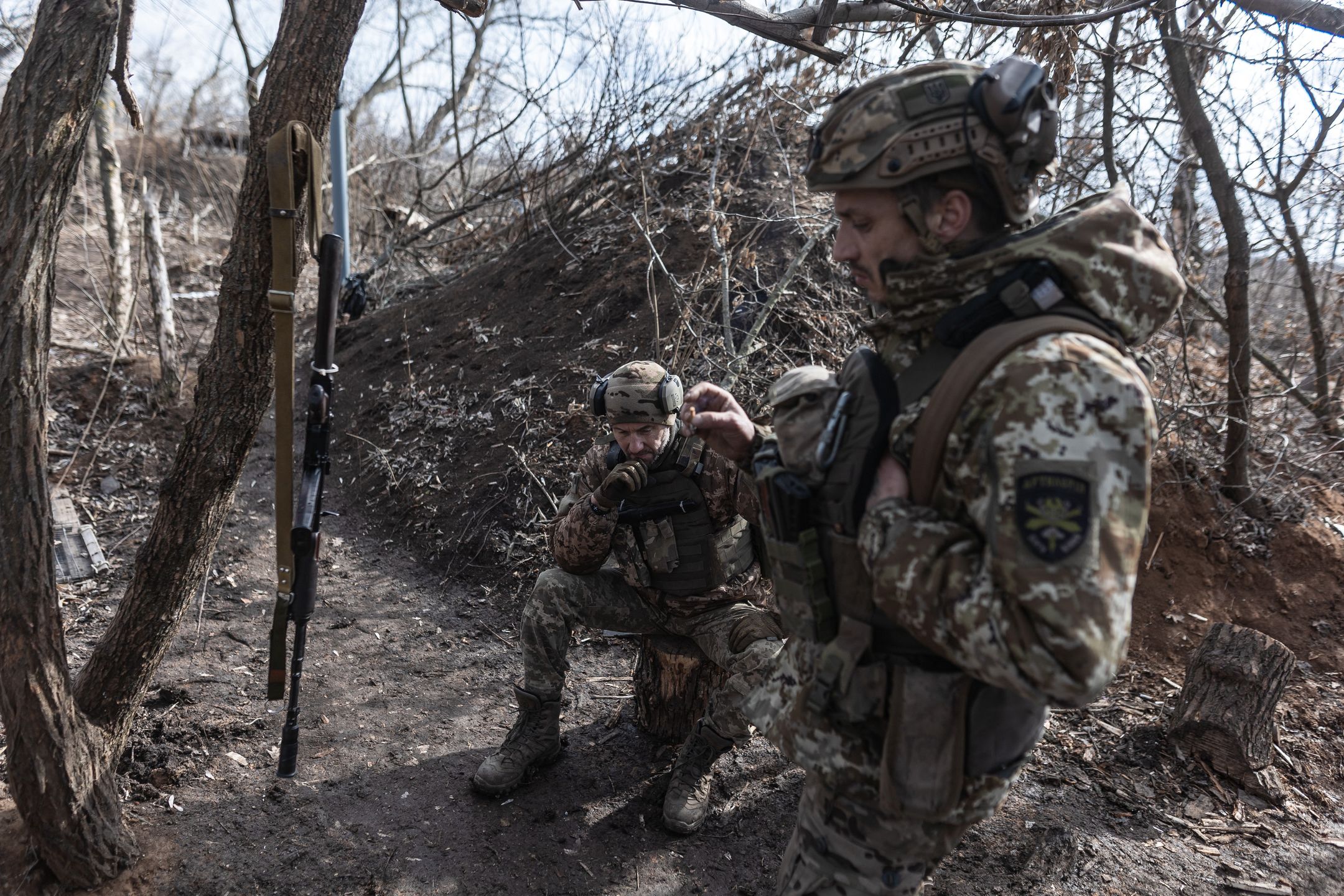 DONETSK OBLAST, UKRAINE - MARCH 05: Ukrainian soldiers await orders at artillery position in the direction of Niu York, Donetsk Oblast, Ukraine on March 05, 2025. (Photo by Diego Herrera Carcedo/Anadolu via Getty Images)
