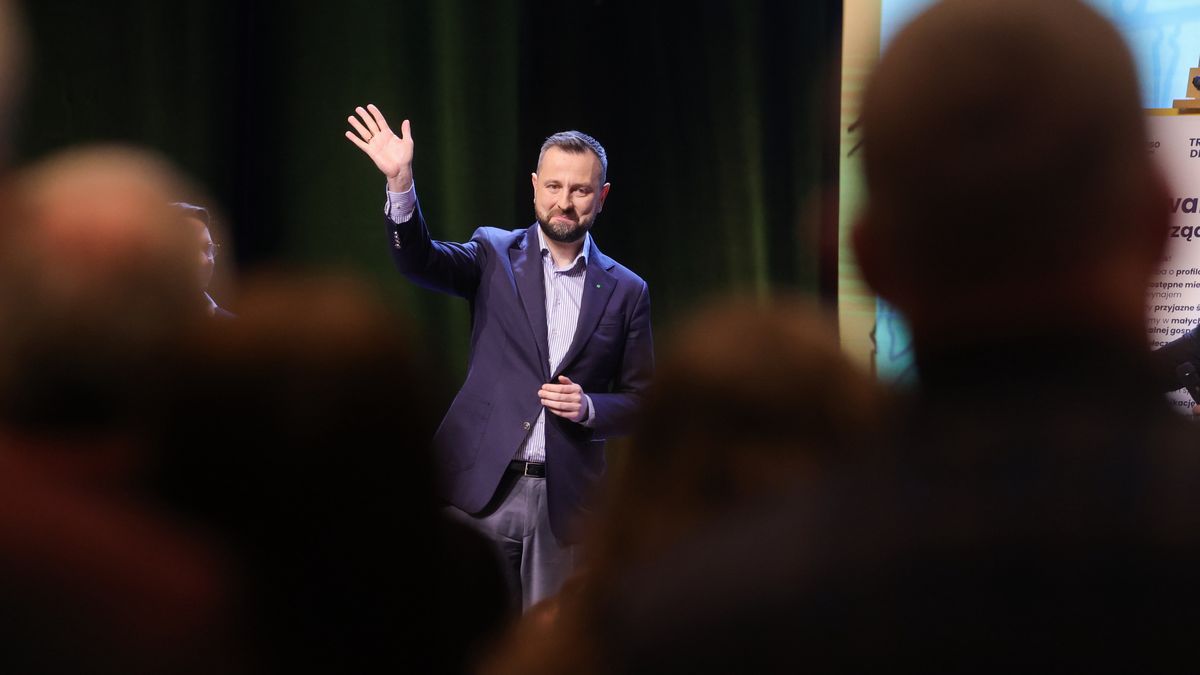 Otrębusy, 02.03.2024. Wicepremier, minister obrony narodowej Władysław Kosiniak-Kamysz na konwencji programowej Koalicyjnego Komitetu Wyborczego Trzecia Droga Polska 2050 Szymona Hołowni Polskie Stronnictwo Ludowe, 2 bm. w siedzibie Państwowego Zespołu Ludowego Pieśni i Tańca �Mazowsze� im. Tadeusza Sygietyńskiego w Otrębusach. (aldg) PAP/Rafał Guz