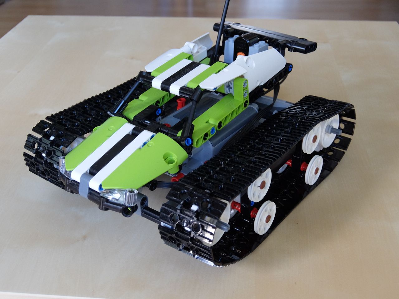 Pojazd gąsienicowy LEGO Technic