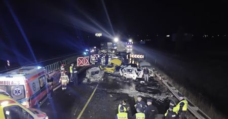 Karambol na S7. Ekspert nie przebiera w słowach. "Nie potrafię pojąć"