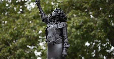 Wielka Brytania. Black Lives Matter. Statua protestującej kobiety pojawiła się na cokole po pomniku Edwarda Colstona