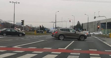 Kolizja na rondzie przy Tarasach Zamkowych