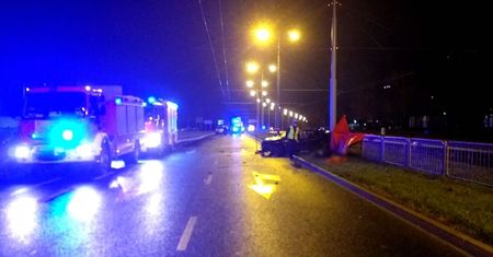 Audi roztrzaskało się na słupie, zginęło troje nastolatków. Są wyniki badań krwi