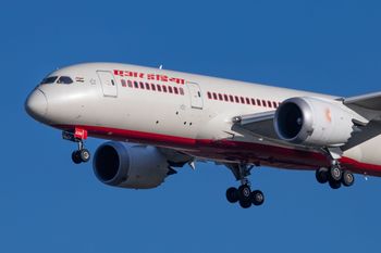 W Indiach rozbił się Boeing 787 Dreamliner. Co wiemy o tym samolocie?