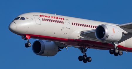 W Indiach rozbił się Boeing 787 Dreamliner. Co wiemy o tym samolocie?