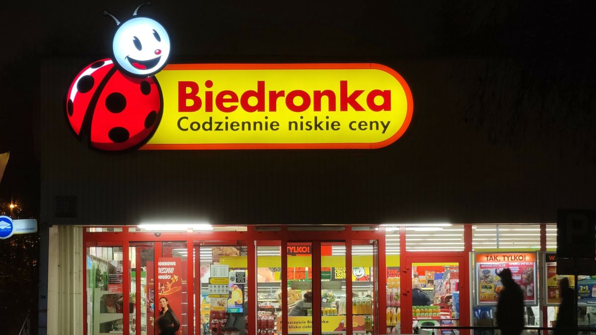 Klienci narzekają na kasy samoobsługowe w sklepach w Biedronce