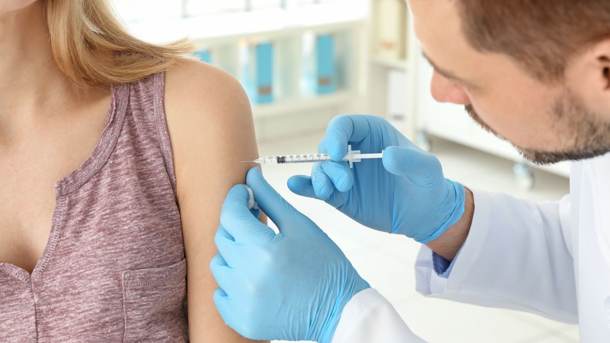 Szczepionki polecą na Wschód. W Polsce brakuje chętnych do szczepień