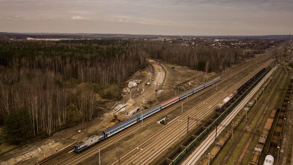 Śląskie. Prace przy budowie połączenia kolejowego z lotniskiem w Pyrzowicach wchodzą w kolejną fazę. 