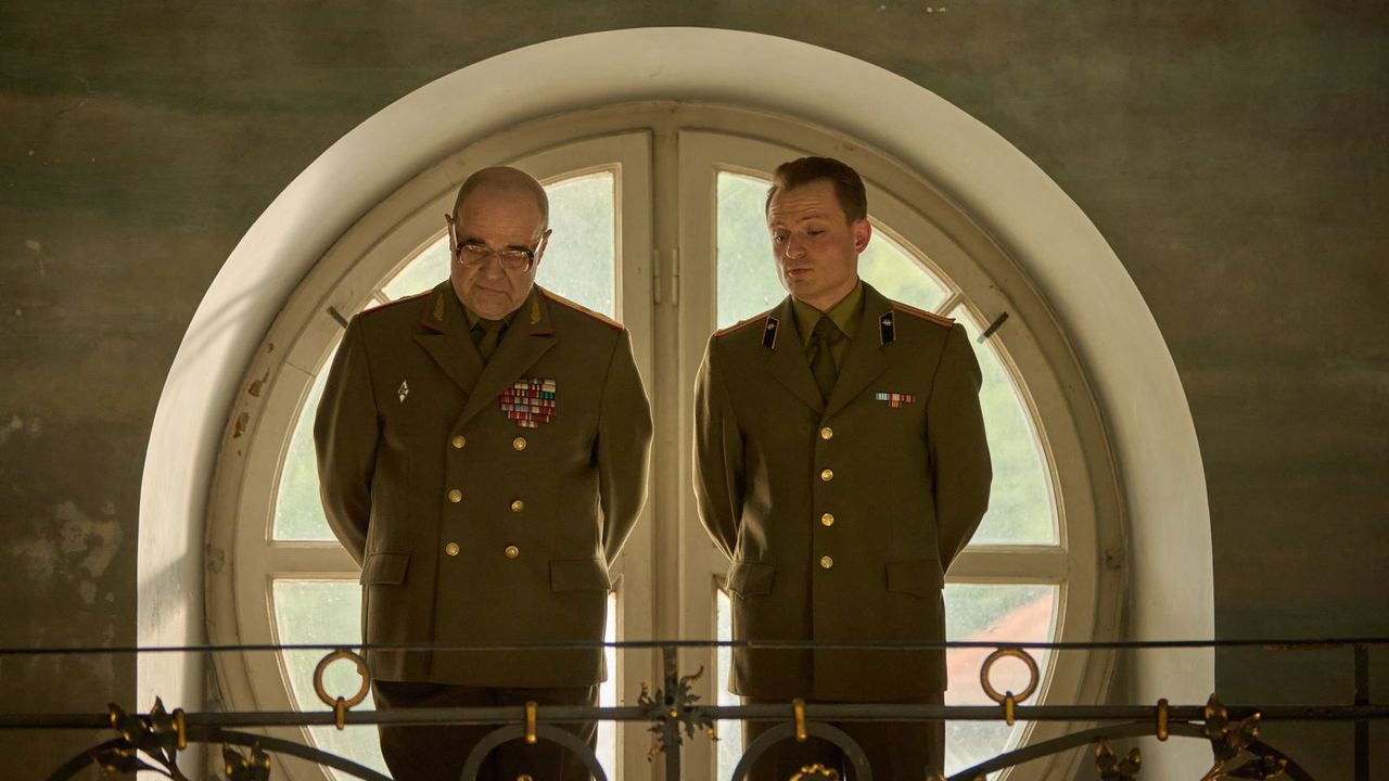 Były oficer wywiadu: serial "Wojna zastępcza" szkodzi państwu. TVP zabiera głos