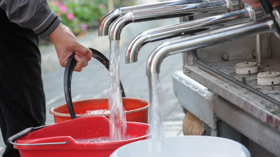 Pruszków. Dla mieszkańców zostaną podstawione beczkowozy