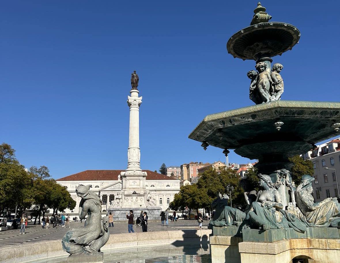Plac Rossio przyciąga turystów 