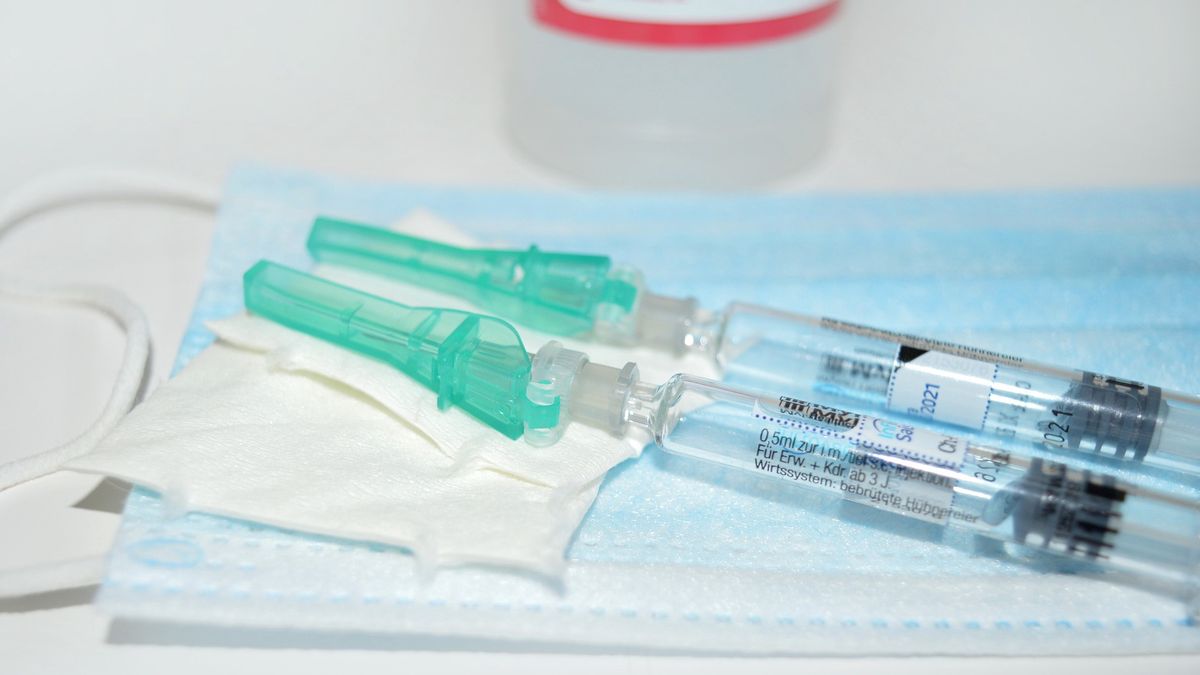 Szczepionka na COVID-19. Ekspertka obala mity