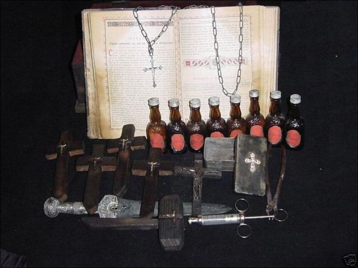 Ponad 20 zestawów do polowania na wampiry 21