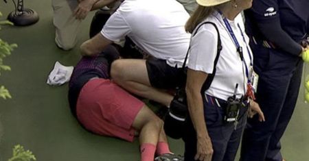 Dramatyczne sceny w US Open. Tenisista zwieziony na wózku inwalidzkim