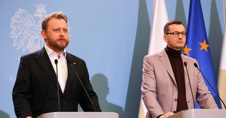 Koronawirus w Polsce. Rząd ŁAGODZI obostrzenia związane z epidemią