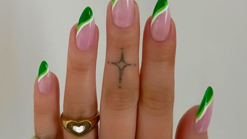 Latem zwykłego frencha zastępujemy stylizacją "psycho french" 