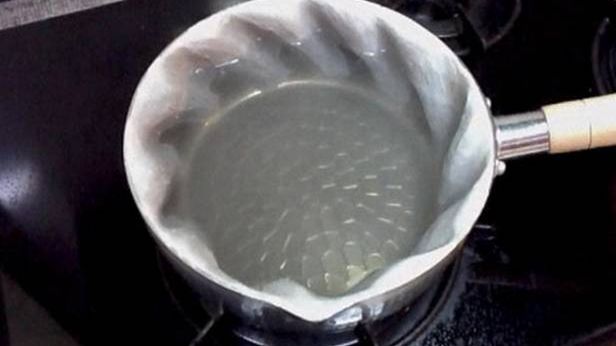 Garnek Kuru-Kuru Nabe - nie ma ruchomych części, ale wymiesza gotowaną potrawę 1