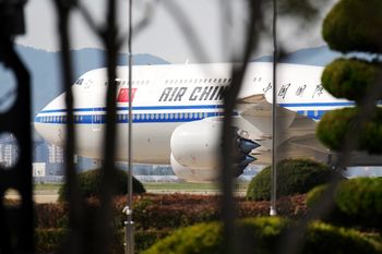 Incydent podczas tankowania. Uszkodzony Boeing 747 Air China