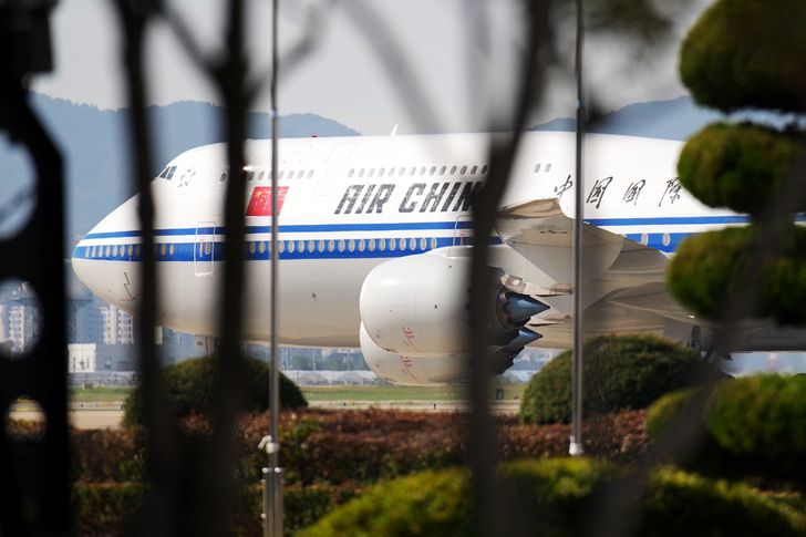 Incydent podczas tankowania. Uszkodzony Boeing 747 Air China