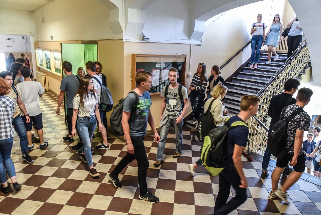 Kraków: Czy mieszkańcy wiedzą, co znaczy szponcić, OKPA i skibidi?