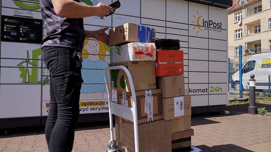 Poland's InPost SA Accelerates UK Expansion With Takeover of Yodel
A worker scans parcels at a parcel locker operated by InPost SA ti send a parcel in Wroclaw, Poland, on Thursday, April 17, 2025. The Polish parcel locker operator announced it's taking over of UK delivery service Yodel to boost its footprint in one of the most developed e-commerce markets in Europe. Photographer: Bartek Sadowski/Bloomberg via Getty Images
Bloomberg
emea, e.u., eu, european, polish, euro members, postal services, business news