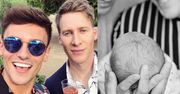 Olimpijczyk Tom Daley i jego mąż zostali rodzicami dzięki surogatce! "Obaj dostarczyliśmy spermę"