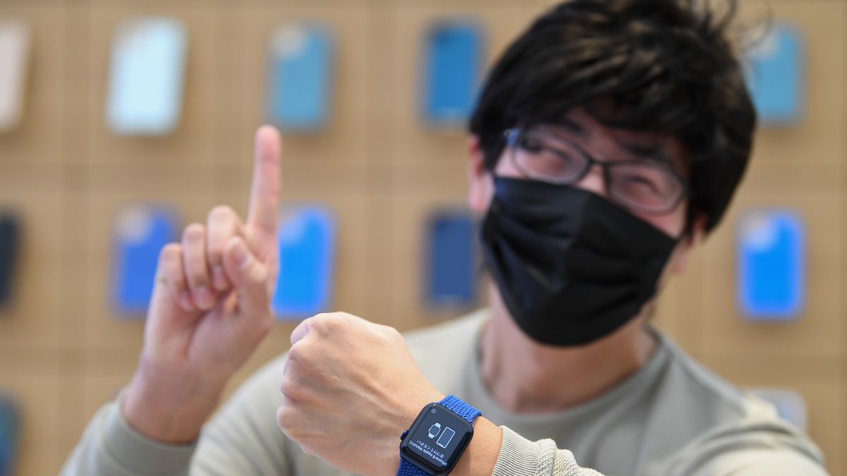 SYDNEY, AUSTRALIA - SEPTEMBER 18: Jun Matsuda from Sydney shops for his new Apple Watch Series 6 at the Apple Store in George Street on September 18, 2020 in Sydney, Australia. Customers to the Apple stores in Australia are among some of the first in the world to be able to view Apple's newest products. The new Apple Watch Series 6 features a blood oxygen sensor and app, while a new iPad (8th generation) has also been released. (Photo by James D. Morgan/Getty Images)