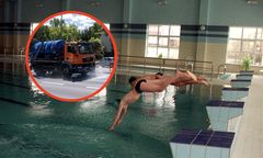 Leją wodę z basenu na ulicę. Nieoczywista akcja w Białymstoku