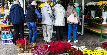 Wszystkich Świętych w dobie drożyzny. Tyle pieniędzy wydadzą Polacy