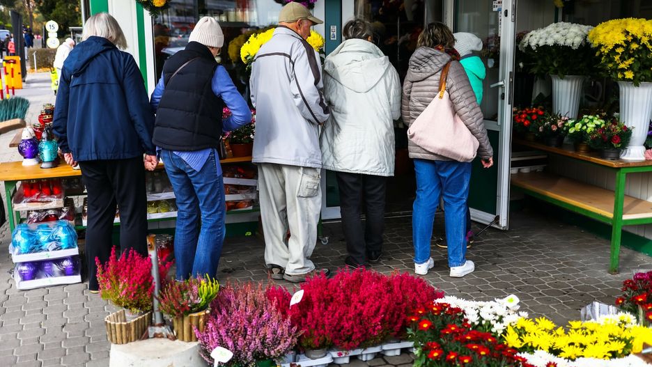 Polacy łapią się mocno za kieszenie. Mniej wydajemy na 1 listopada