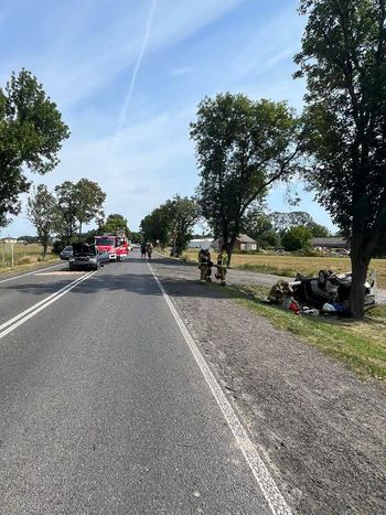 Wypadek na DK62 w Chociszewie. Zderzyły się Volkswagen i Suzuki. Trasa jest zablokowana