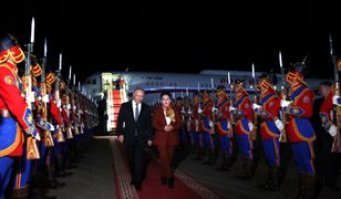 Powitany czerwonym dywanem. Wiedział, że nie zostanie aresztowany