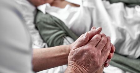 Ten zapach zwiastuje śmierć. Jest wyczuwany przez umierającego