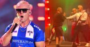 Fan wtargnął na scenę podczas koncertu Skolima. Ochroniarze szybko POWALILI go na ziemię