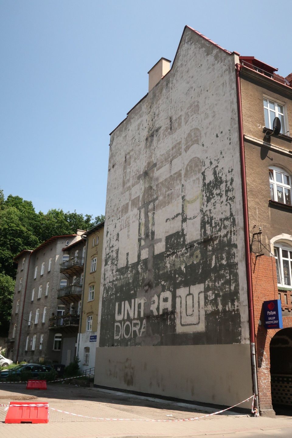 Mural w miejsce dawnej reklamy