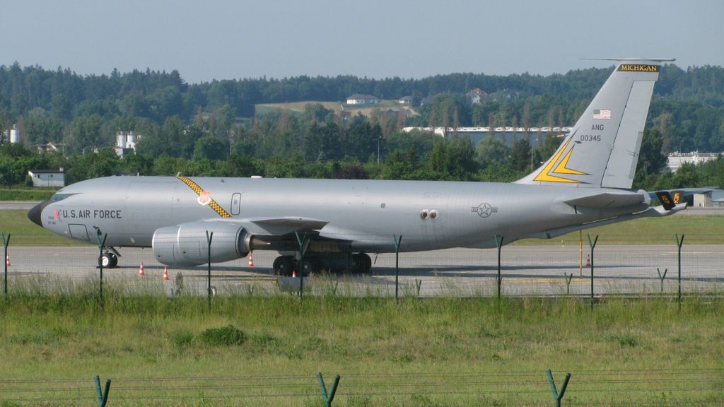 Latająca cysterna KC-135 Stratotanker