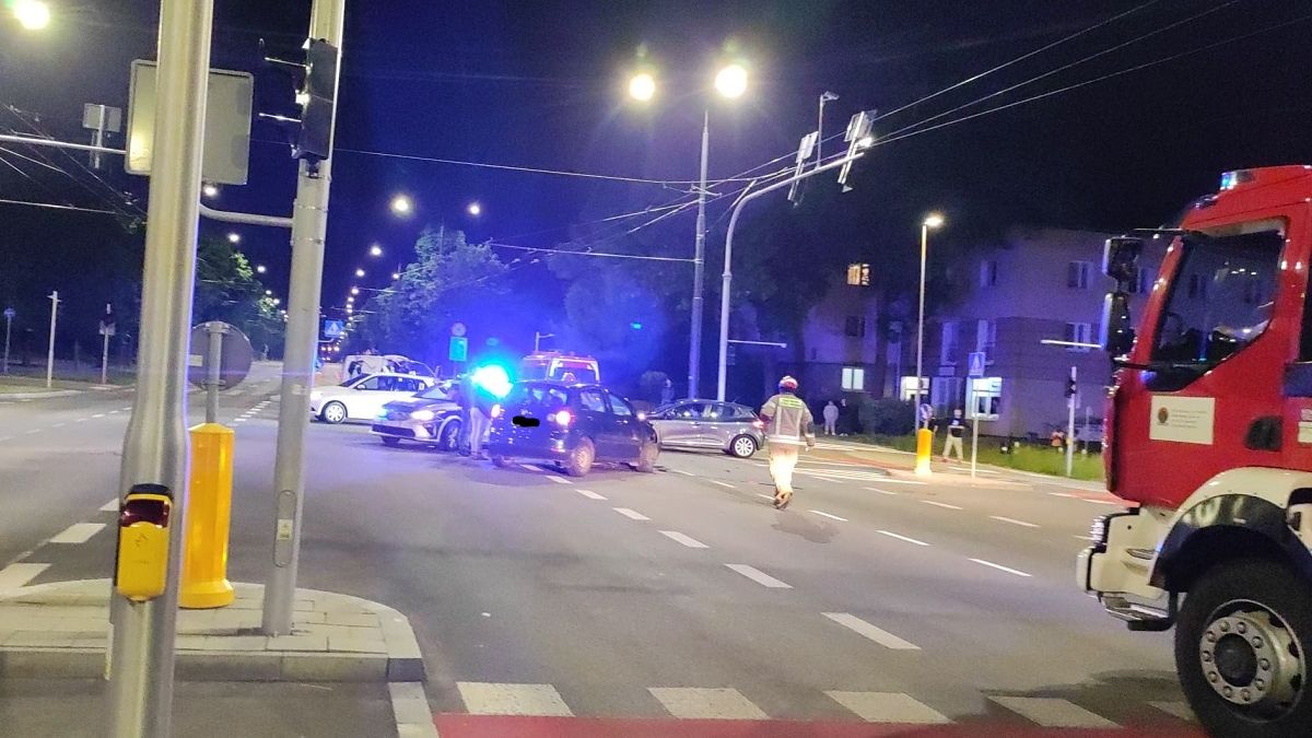 Zderzenie dwóch volkswagenów na Al. Racławickich