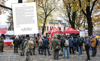 "Wstęp nie jest możliwy". Korwin-Piotrowska o wtargnięciu do gmachu