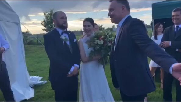 Andrzej Duda robi kampanię na podkarpackim weselu