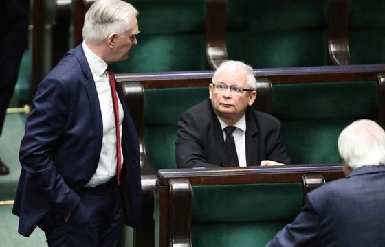 Lex TVN nie tak szybko, PiS przegrał głosowanie ws. odroczenia obrad