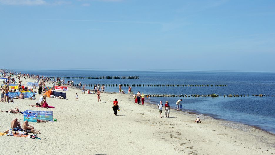 Pogoda plaża wakacje słońce upał polskie morze plażowicze