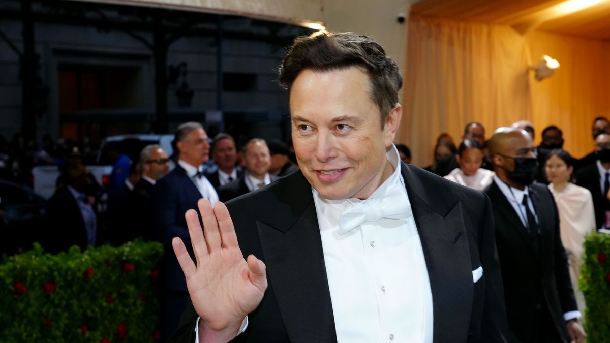 NEW YORK, NEW YORK - MAY 02: Elon Musk attends The 2022 Met Gala Celebrating "In America: An Anthology of Fashion" at The Metropolitan Museum of Art on May 02, 2022 in New York City. (Photo by Jeff Kravitz/FilmMagic)