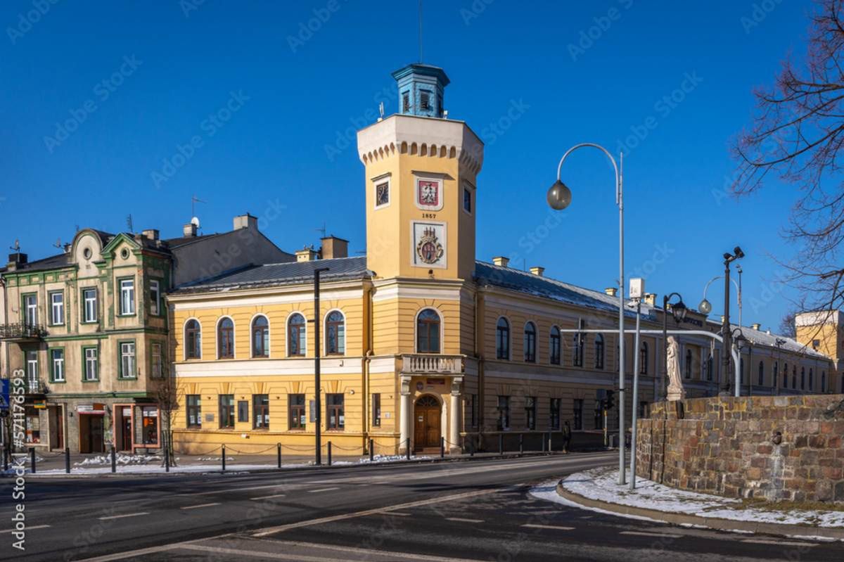 Radomsko. Nadzwyczajna sesja w powiecie, zmiany w budżecie i dietach radnych