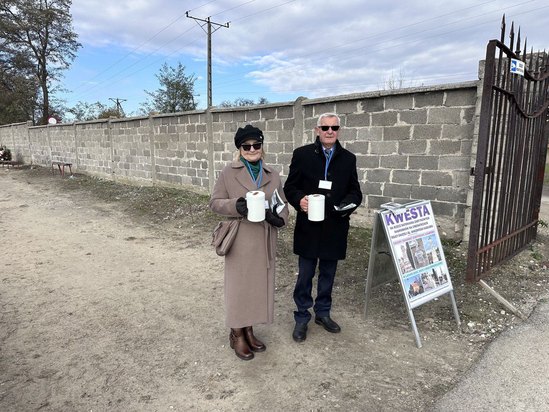 Przy Cmentarzu Trójcy Świętej w Jędrzejowie trwa kwestała na renowację zabytkowych nagrobków.