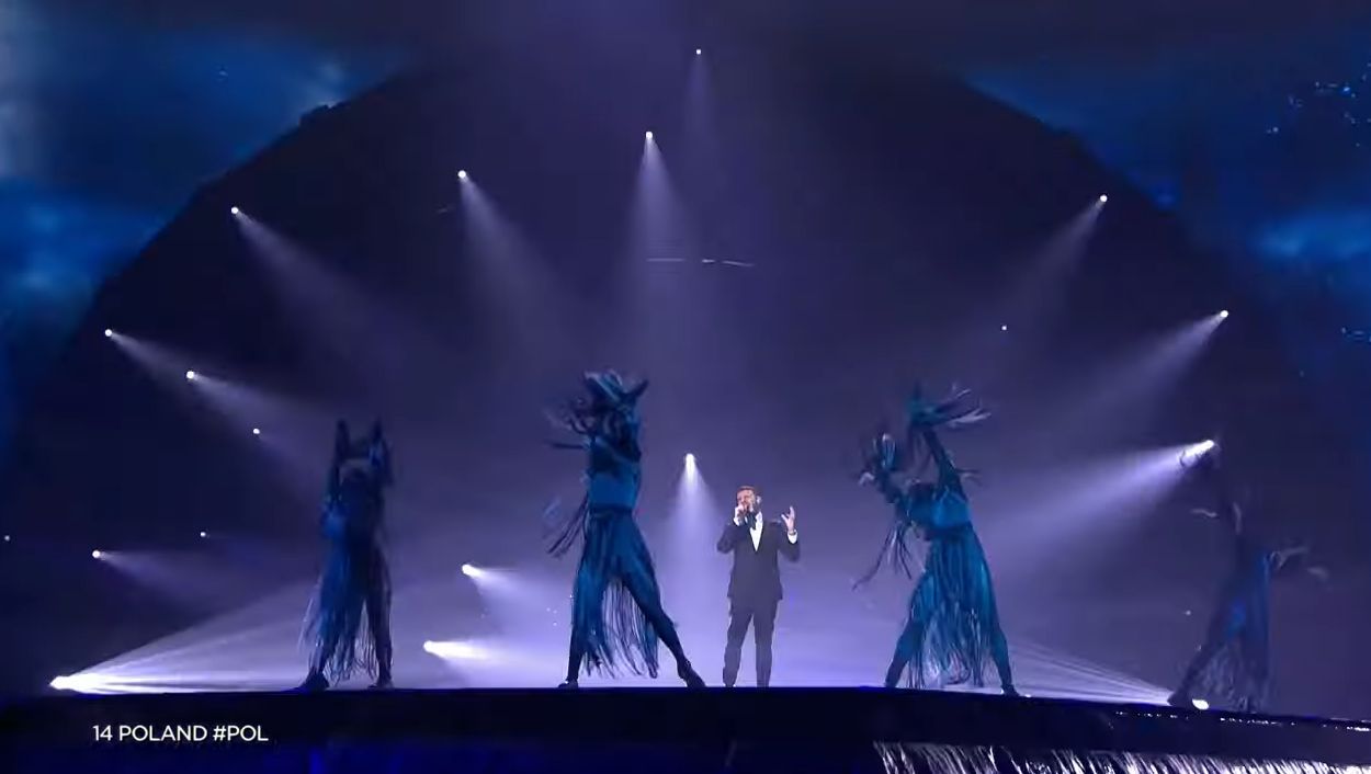 Choreografia, w której tancerka "wpada" na Krystiana Ochmana