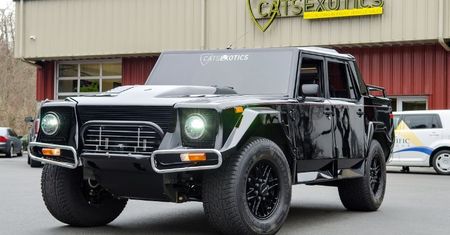 Odrestaurowane Lamborghini LM002 za prawie pół miliona dolarów!