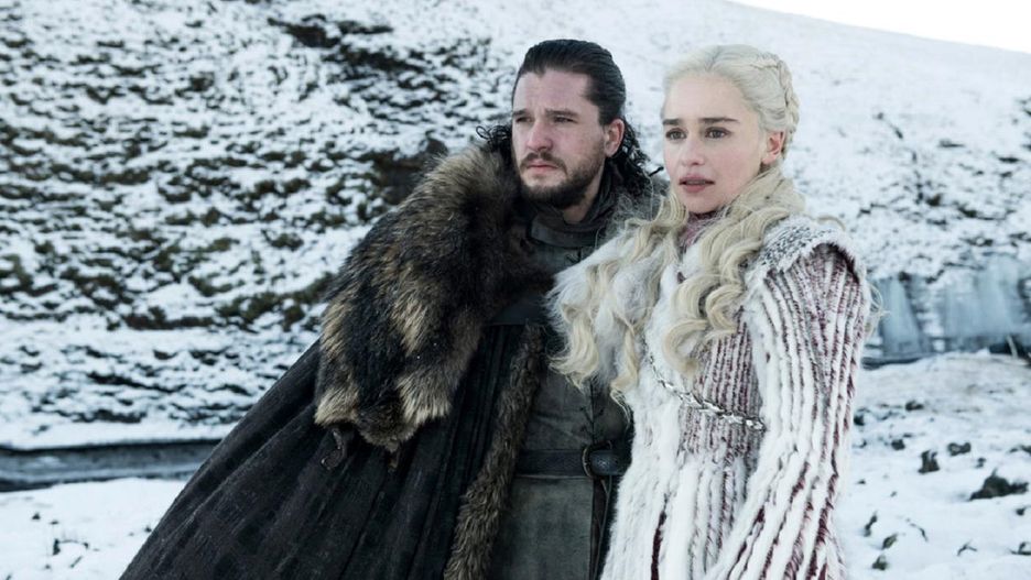 Jon Snow i Emilia Clarke w "Grze o tron"