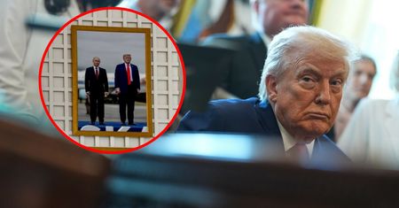 Zdjęcie w Białym Domu. W ramkę oprawiono scenę z wizyty Putina