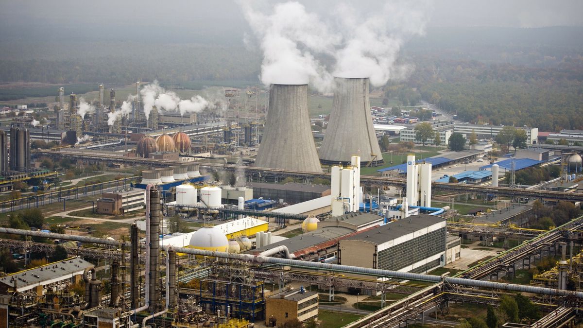 Na zdjęciu zakłady azotowe w Puławach