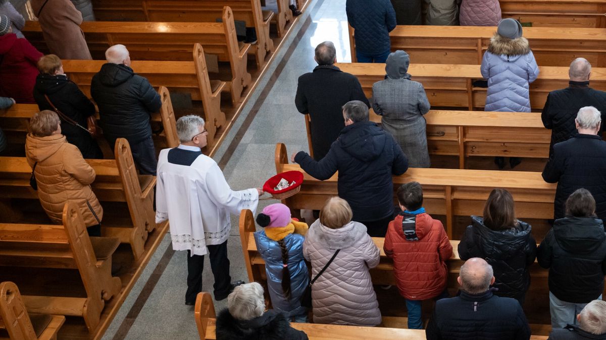 Reporter archiwum 2024 11
24.11.2024 Lubin , kosciol P.W. Sw. Wojciecha msza swieta n/z taca ofiara fot. P.Dziurman/REPORTER
P.DZIURMAN